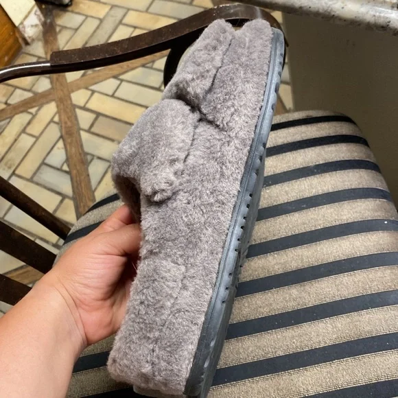 Uggs Velcro fuzzy slippers - Picture 9 of 14